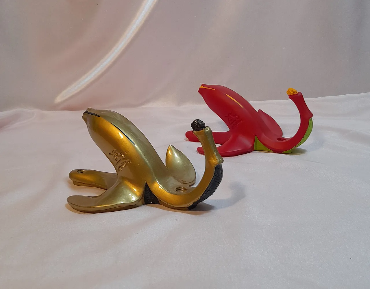 2 bananas coat hanger by Antartidee in resin, 2000s 1
