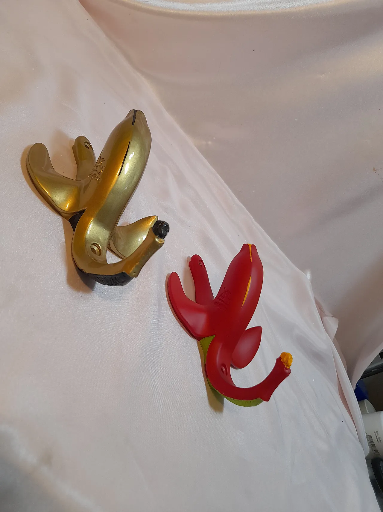 2 bananas coat hanger by Antartidee in resin, 2000s 5