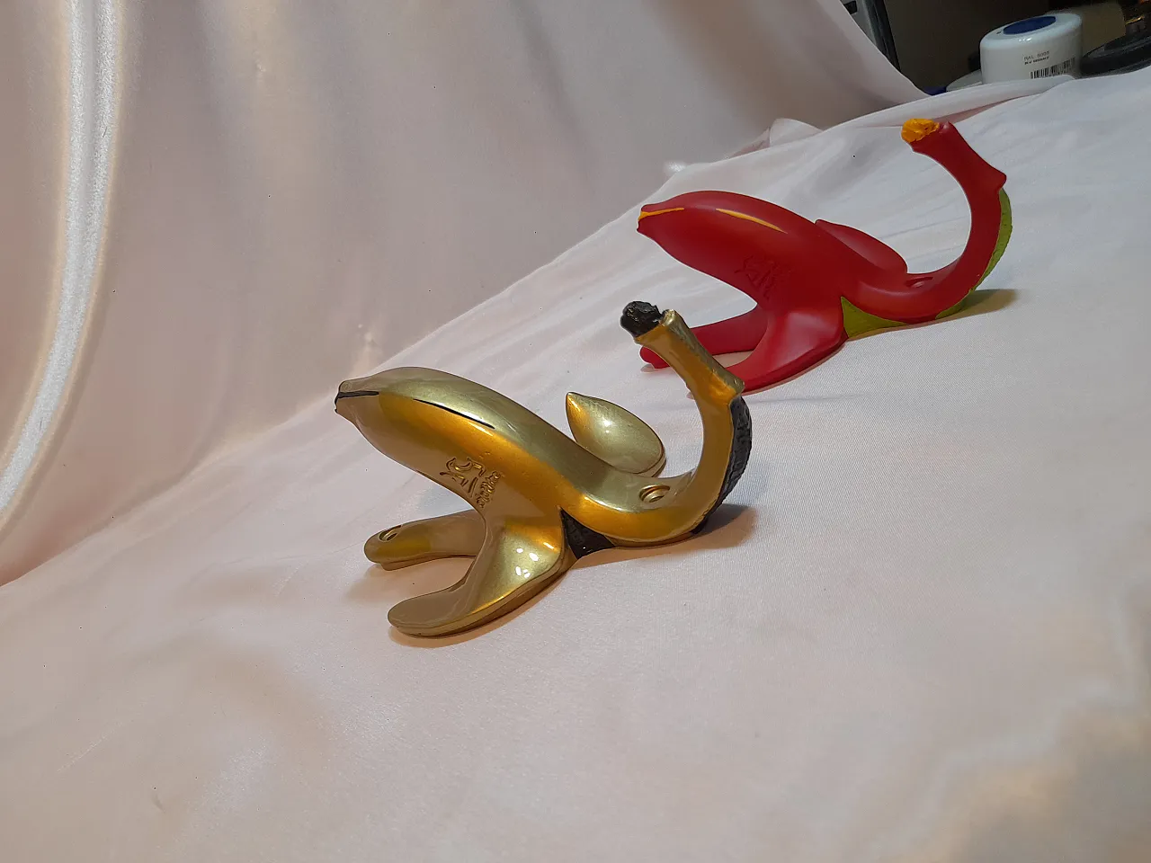 2 bananas coat hanger by Antartidee in resin, 2000s 6