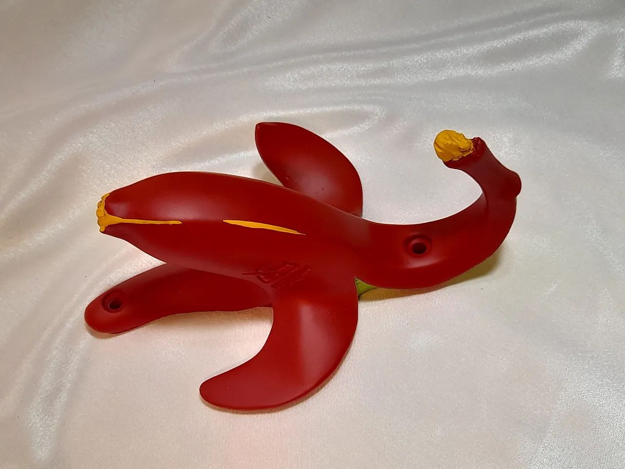 2 bananas coat hanger by Antartidee in resin, 2000s 15