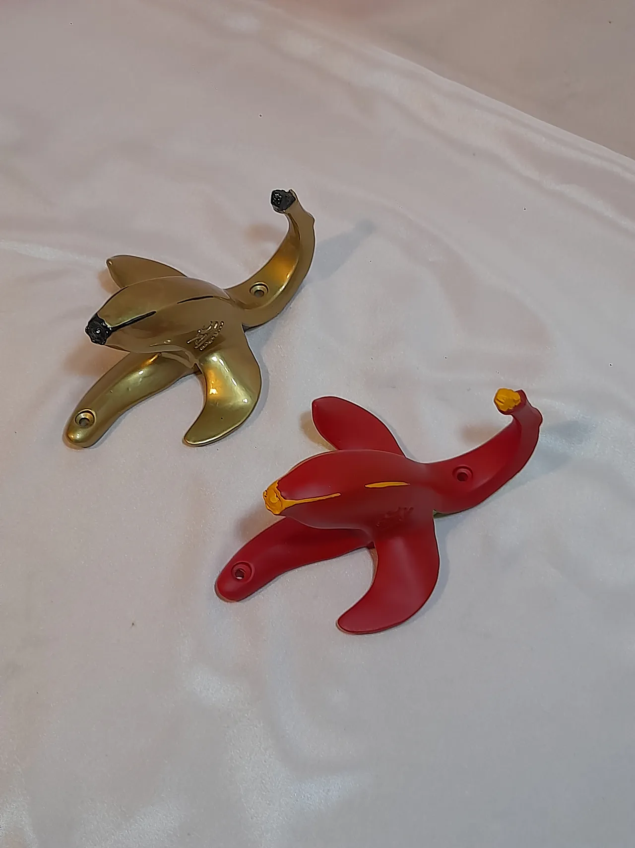 2 bananas coat hanger by Antartidee in resin, 2000s 22