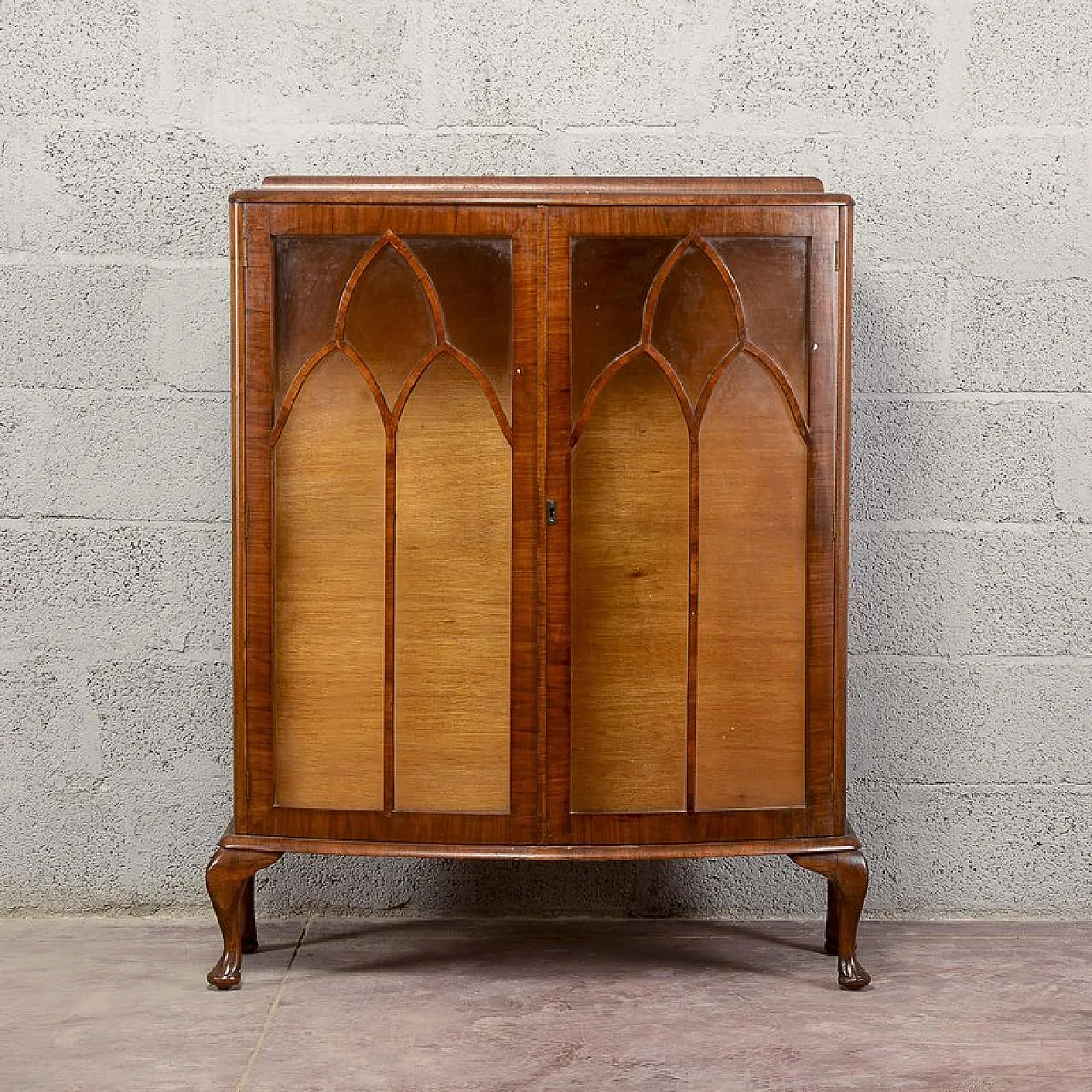 Display cabinet with curved doors and glass, 1920s 1