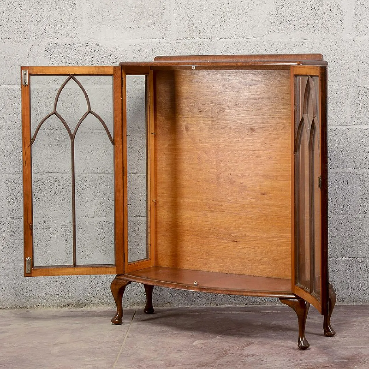 Display cabinet with curved doors and glass, 1920s 3