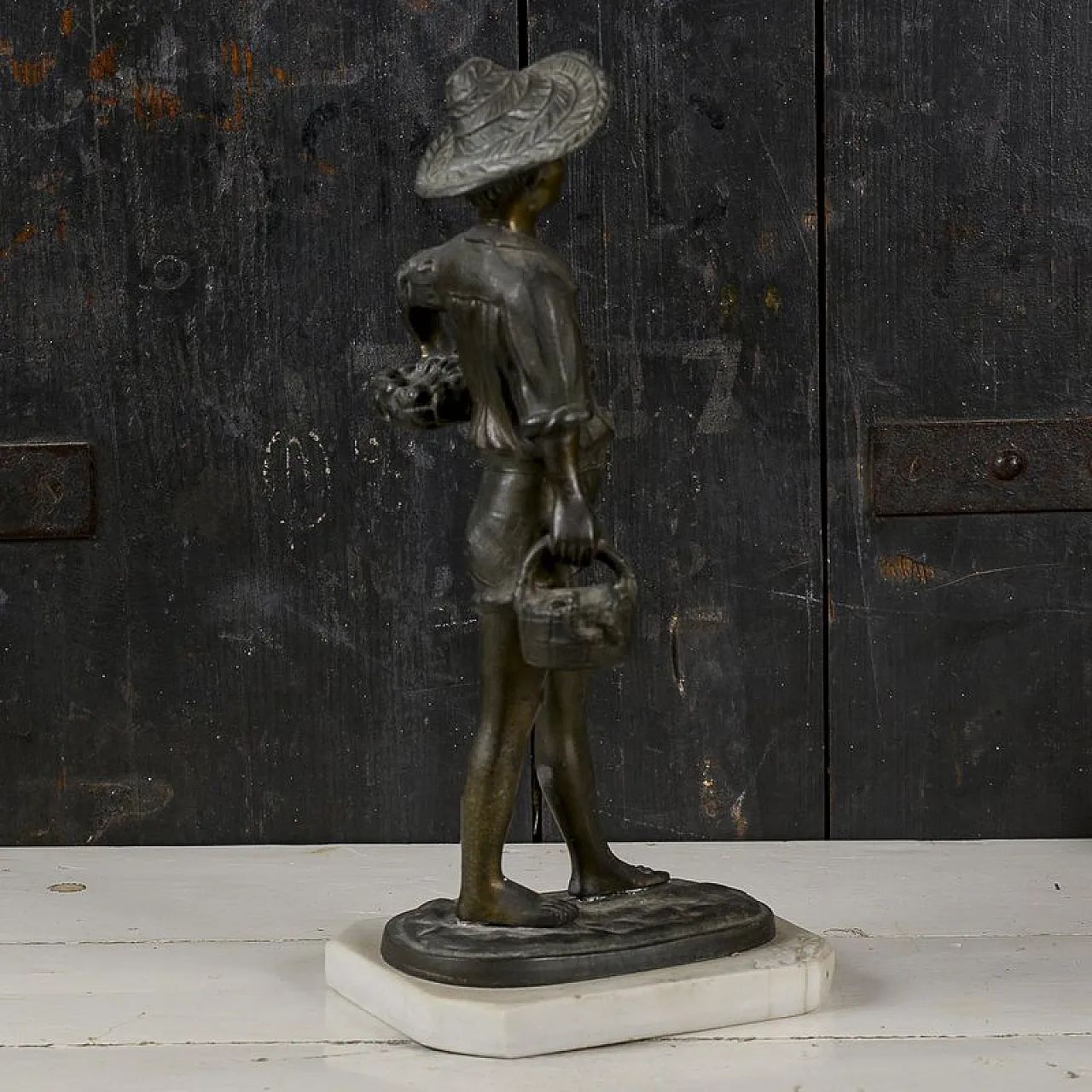 Scultura in bronzo e metallo di un giovane pescatore, '900 3