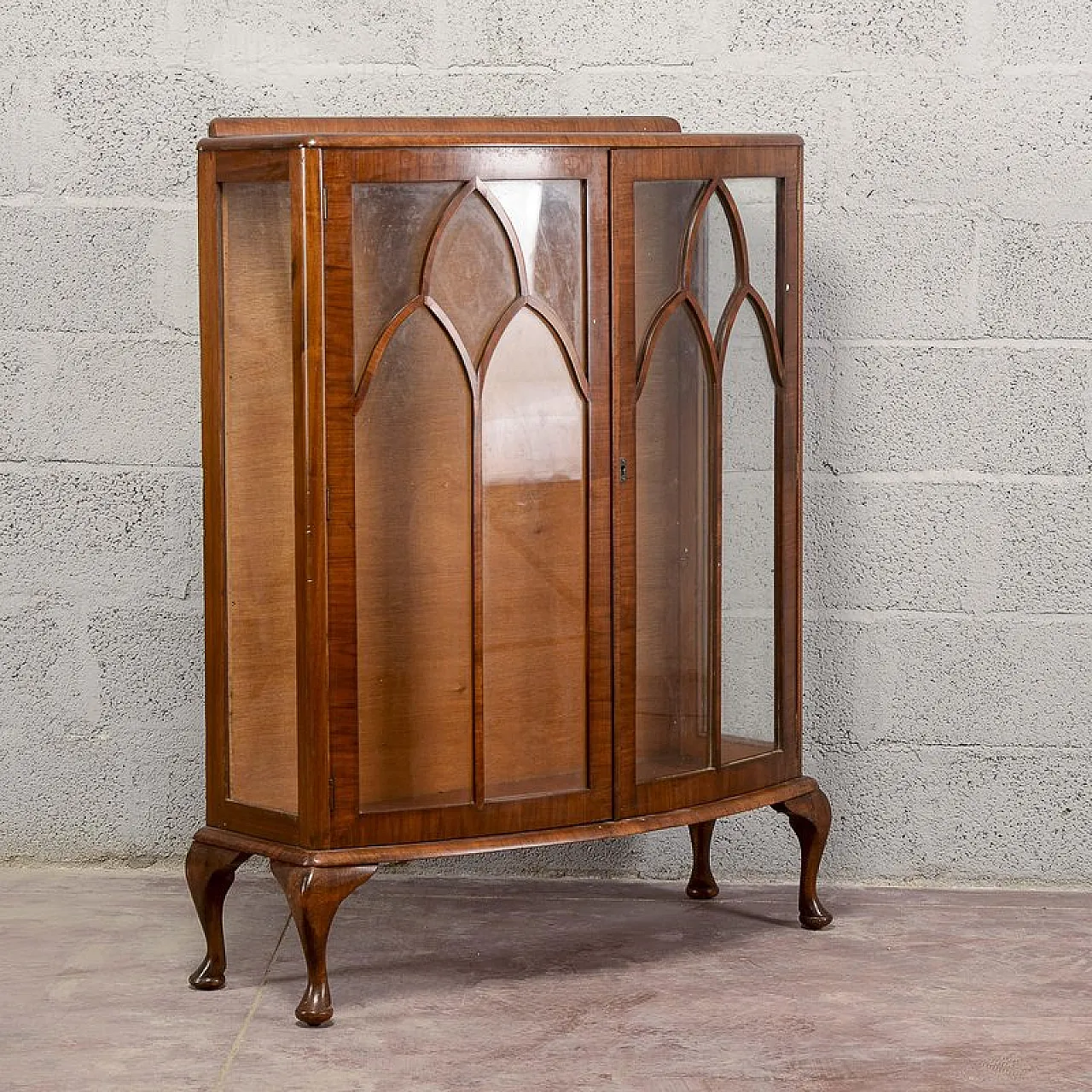 Display cabinet with curved doors and glass, 1920s 5
