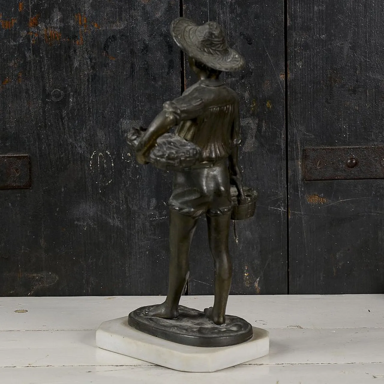 Scultura in bronzo e metallo di un giovane pescatore, '900 6