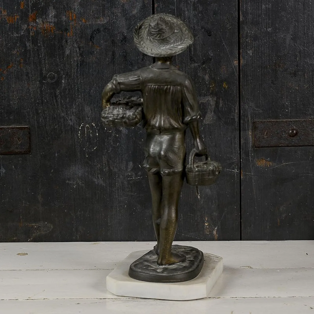 Scultura in bronzo e metallo di un giovane pescatore, '900 7