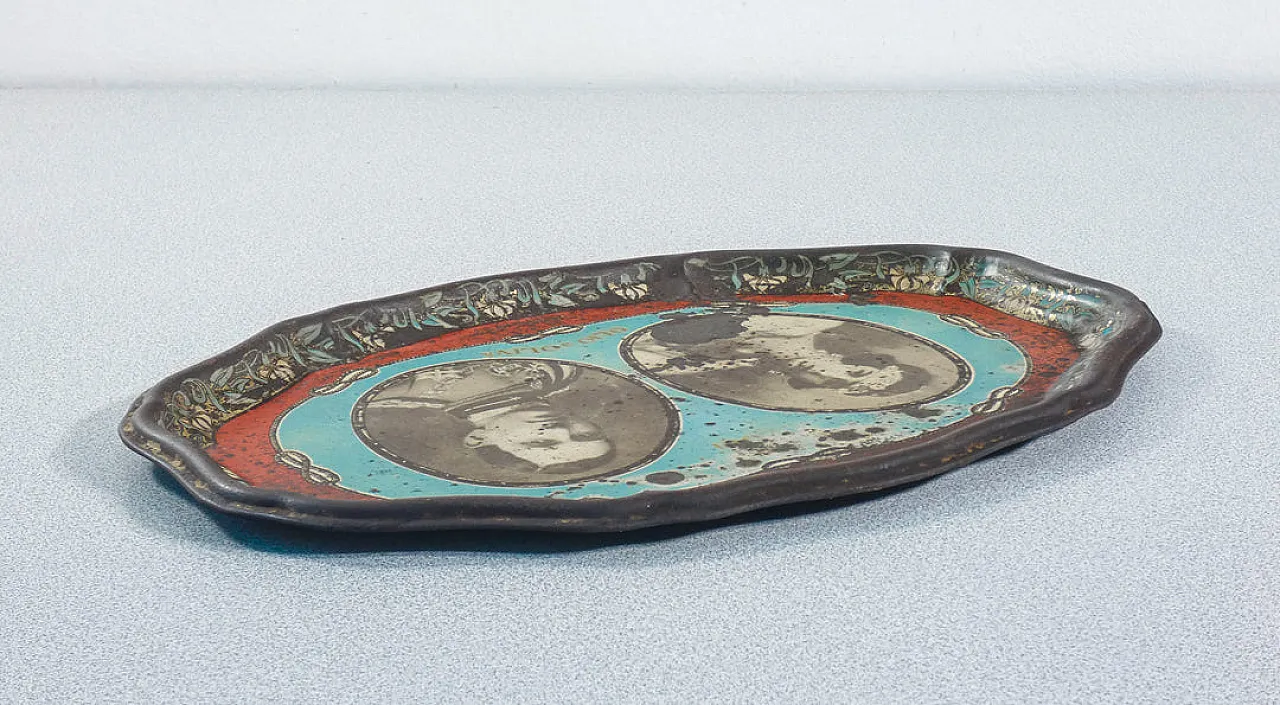 Vassoio commemorativo in latta litografata, anni '30 4