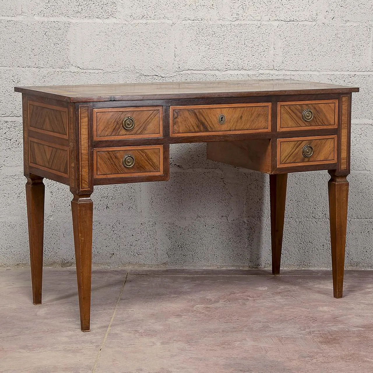 Center desk, 18th century 2