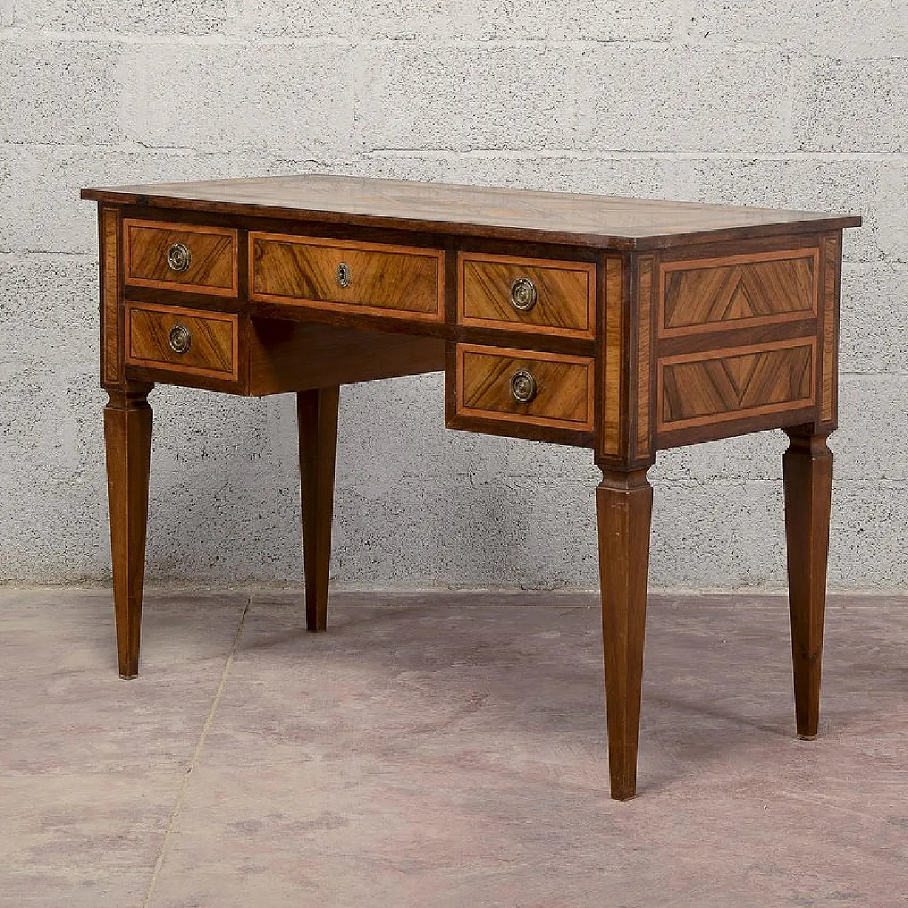 Center desk, 18th century 3