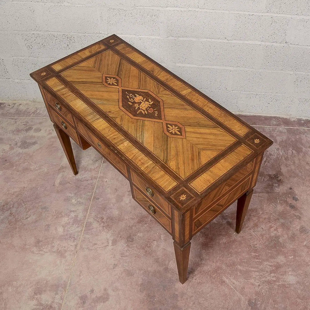 Center desk, 18th century 5