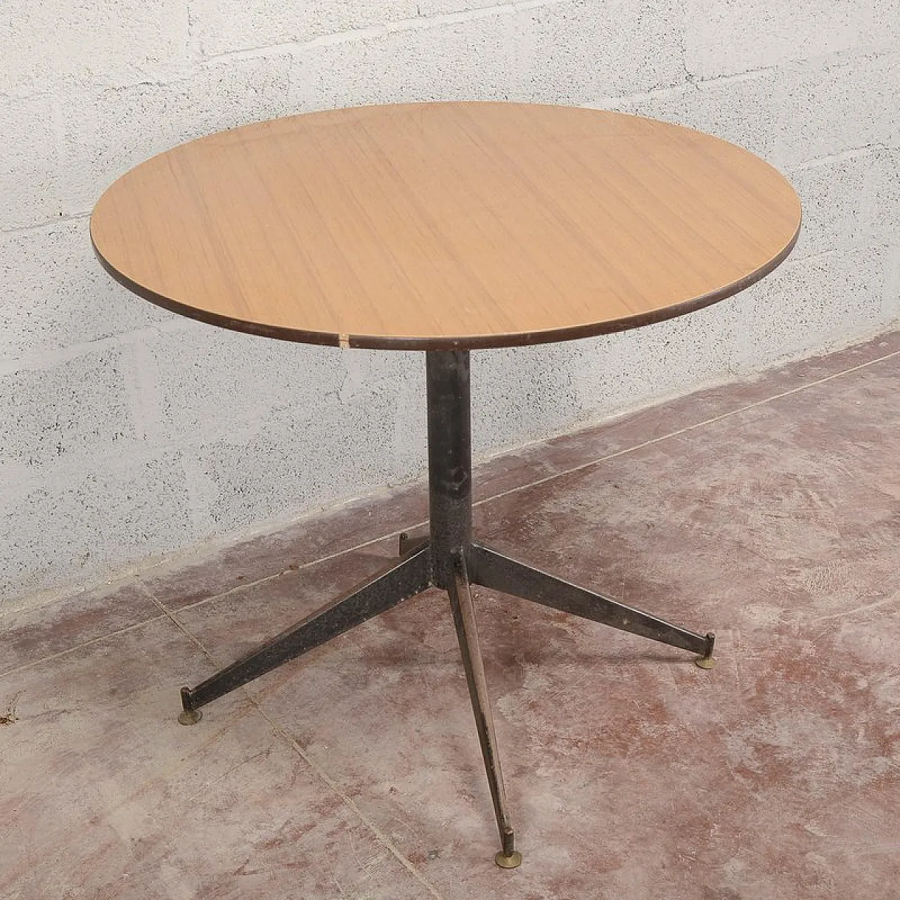 Round bar table, 1970s 1
