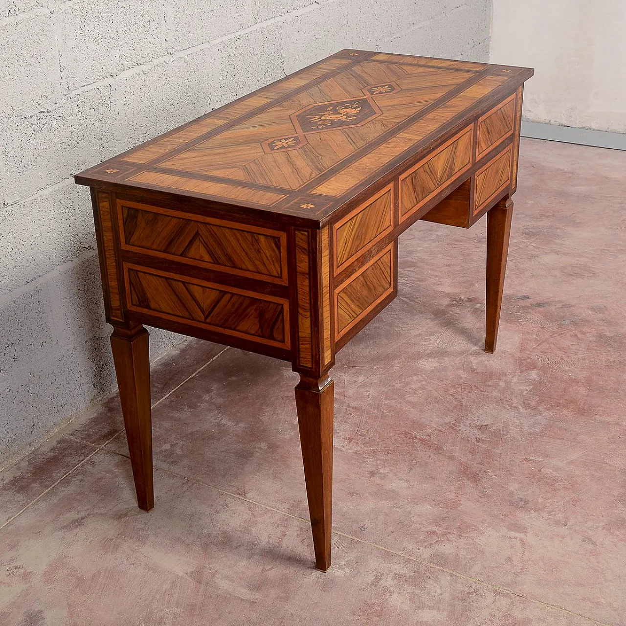 Center desk, 18th century 17