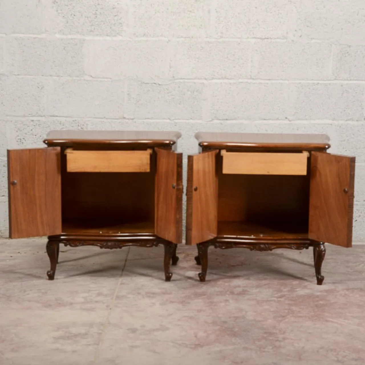 Pair of Mid-Century walnut-veneered nightstands, mid-20th century 2