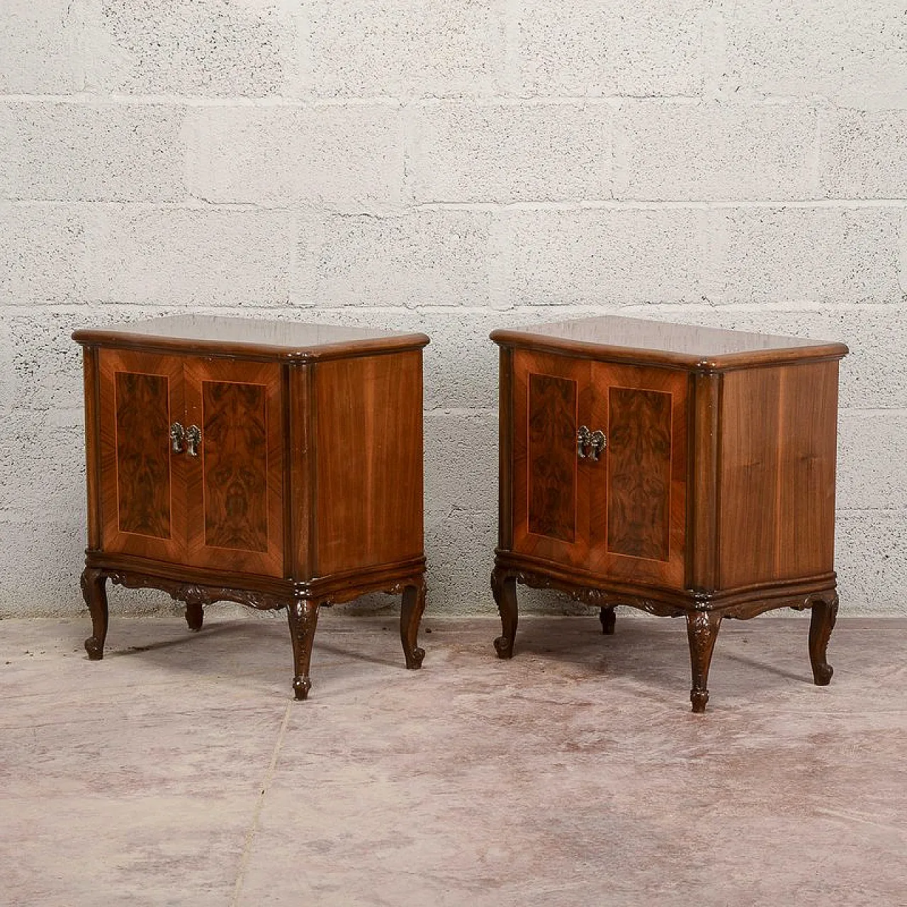 Pair of Mid-Century walnut-veneered nightstands, mid-20th century 3