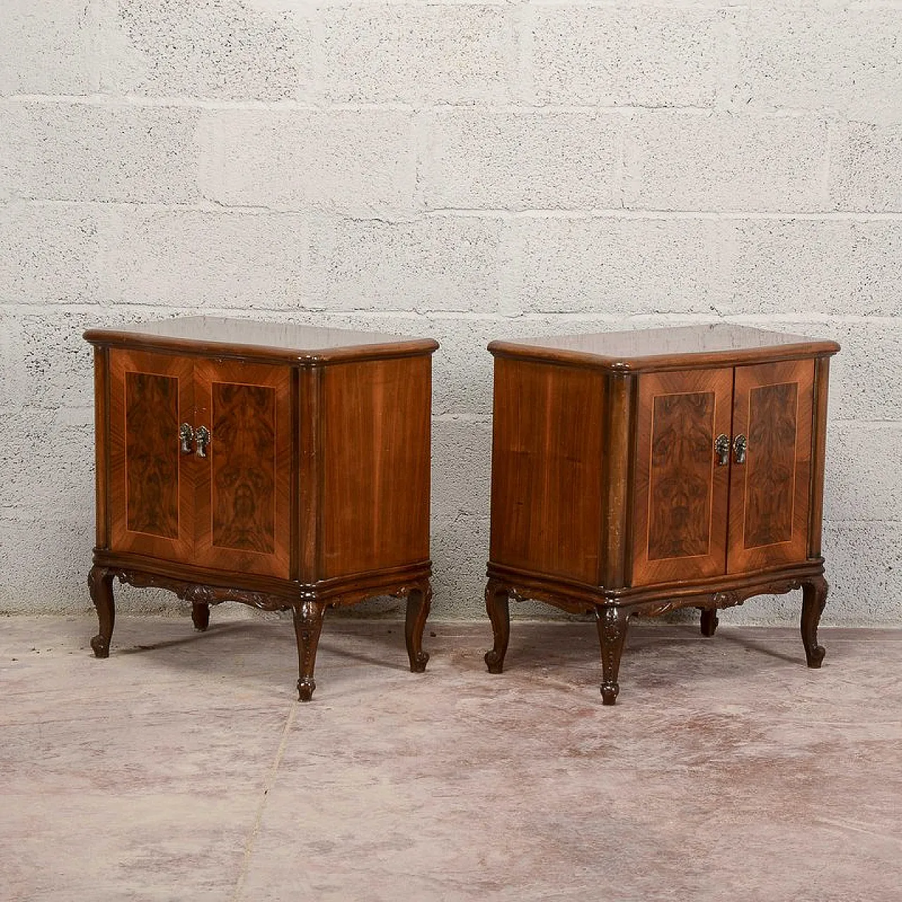Pair of Mid-Century walnut-veneered nightstands, mid-20th century 6