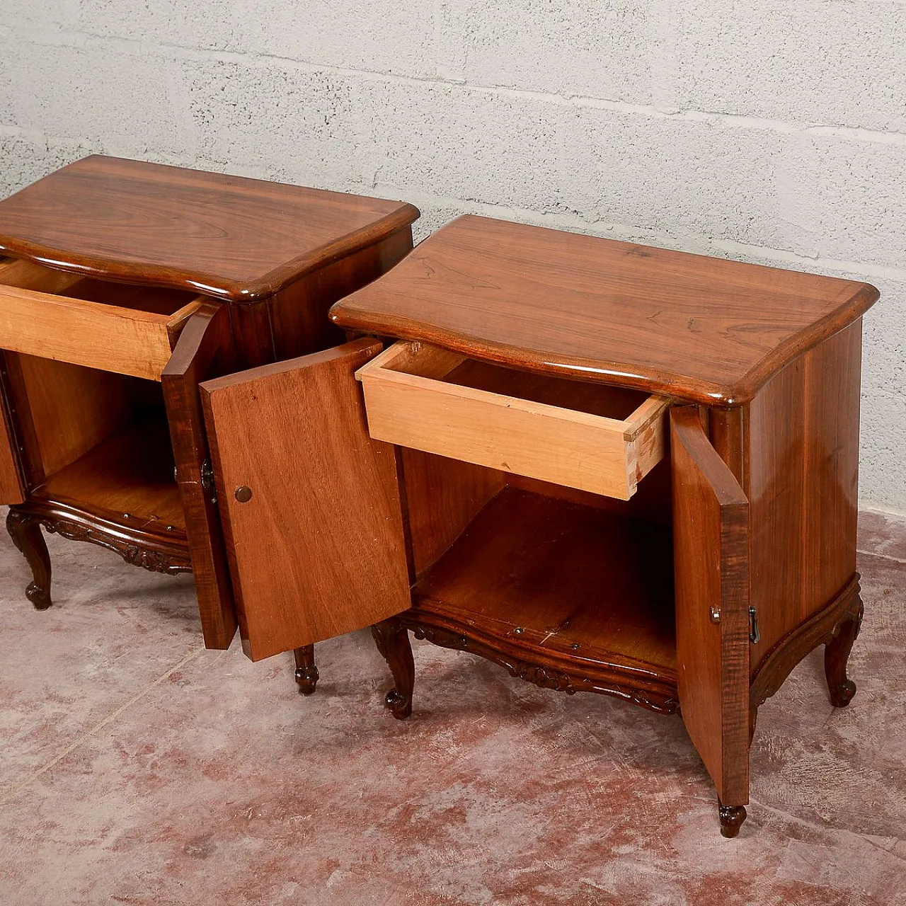 Pair of Mid-Century walnut-veneered nightstands, mid-20th century 11