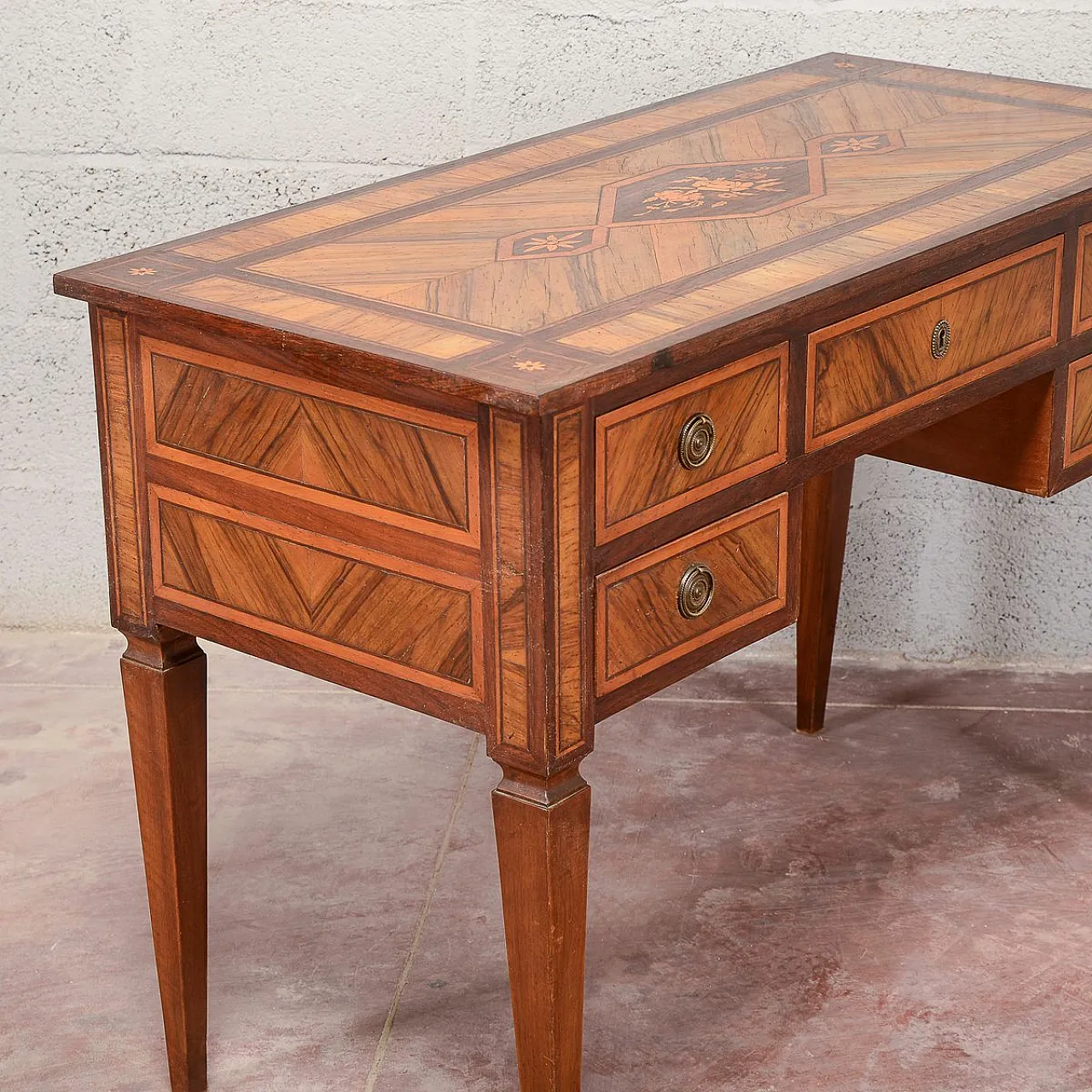 Center desk in wood, 19th century 12