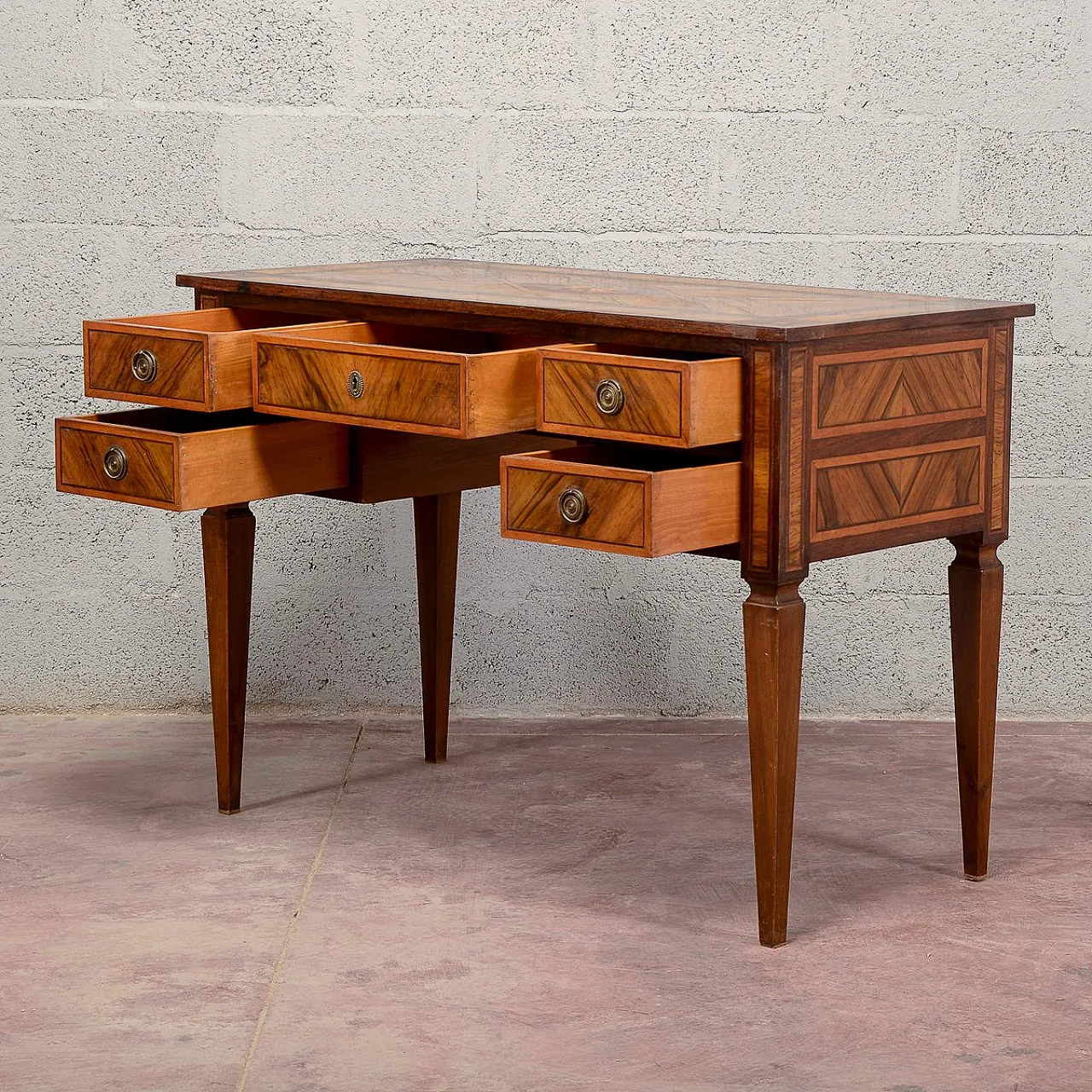 Center desk in wood, 19th century 16