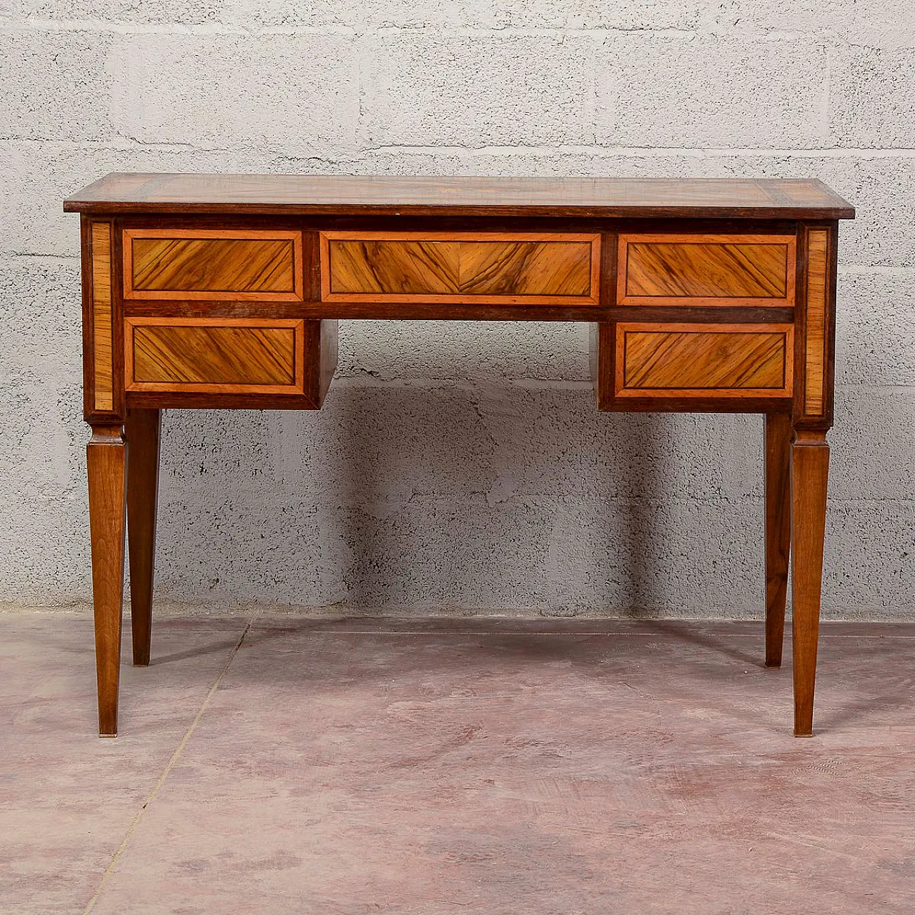 Center desk in wood, 19th century 20