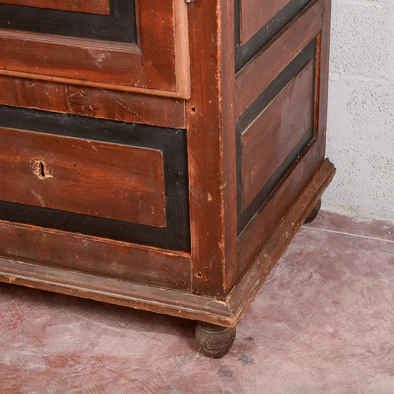 Sideboard with black trim, 19th century 12