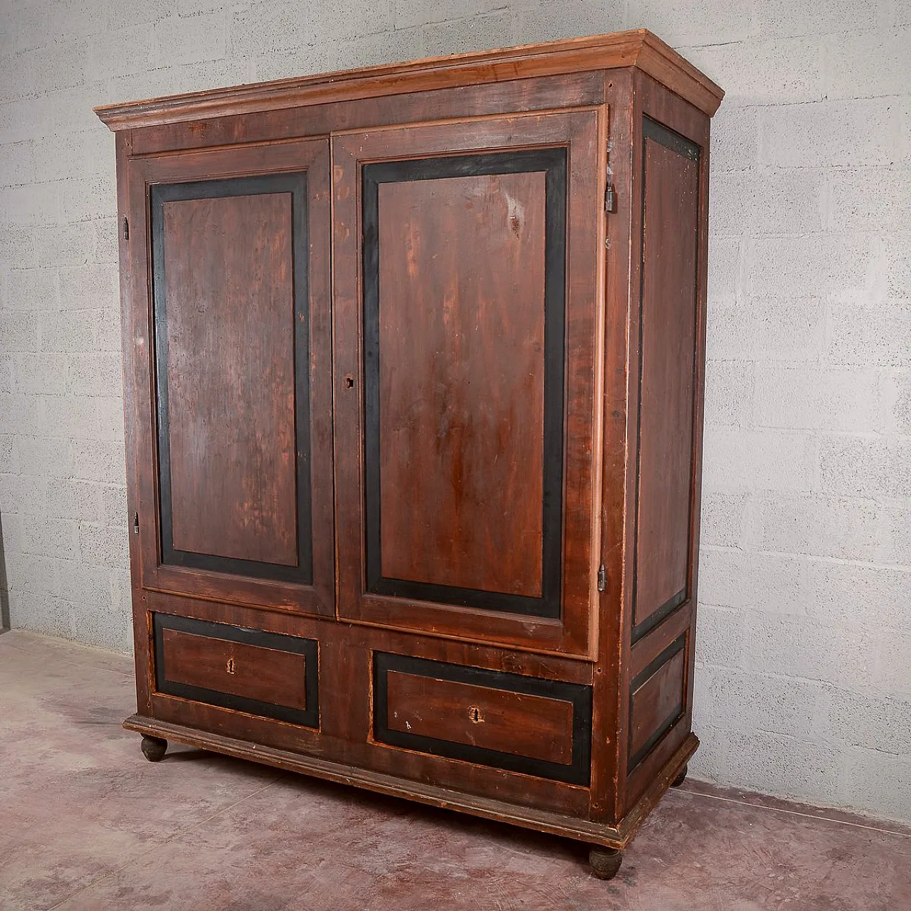 Sideboard with black trim, 19th century 16