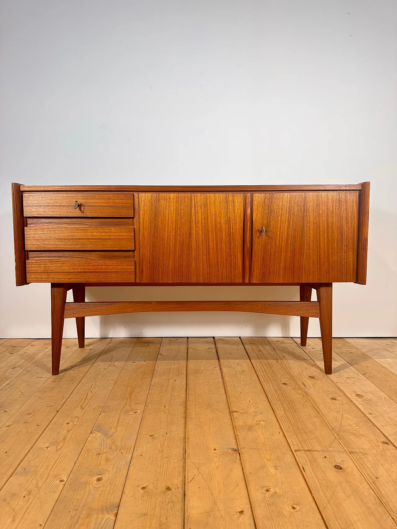 Sideboard piccola danese in teak Scandinavian Modern, anni ’60 2