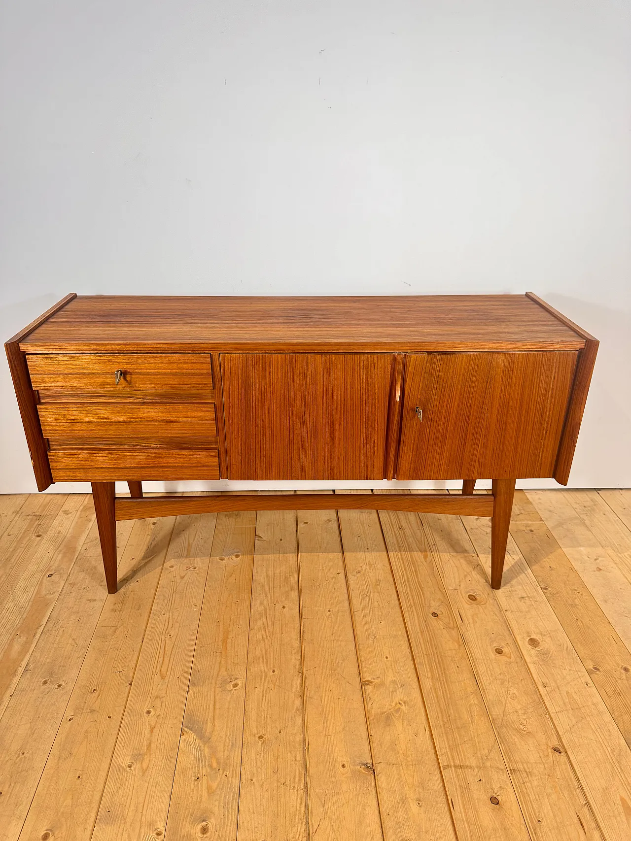 Sideboard piccola danese in teak Scandinavian Modern, anni ’60 3
