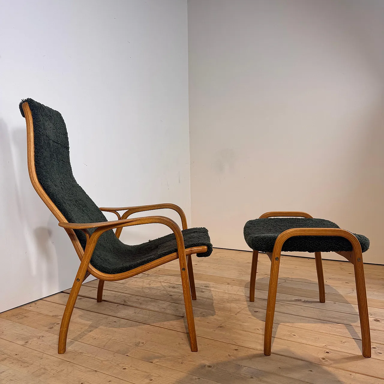 Poltrona Lamino di Yngve Ekström in legno e tessuto verde, anni ’60 5