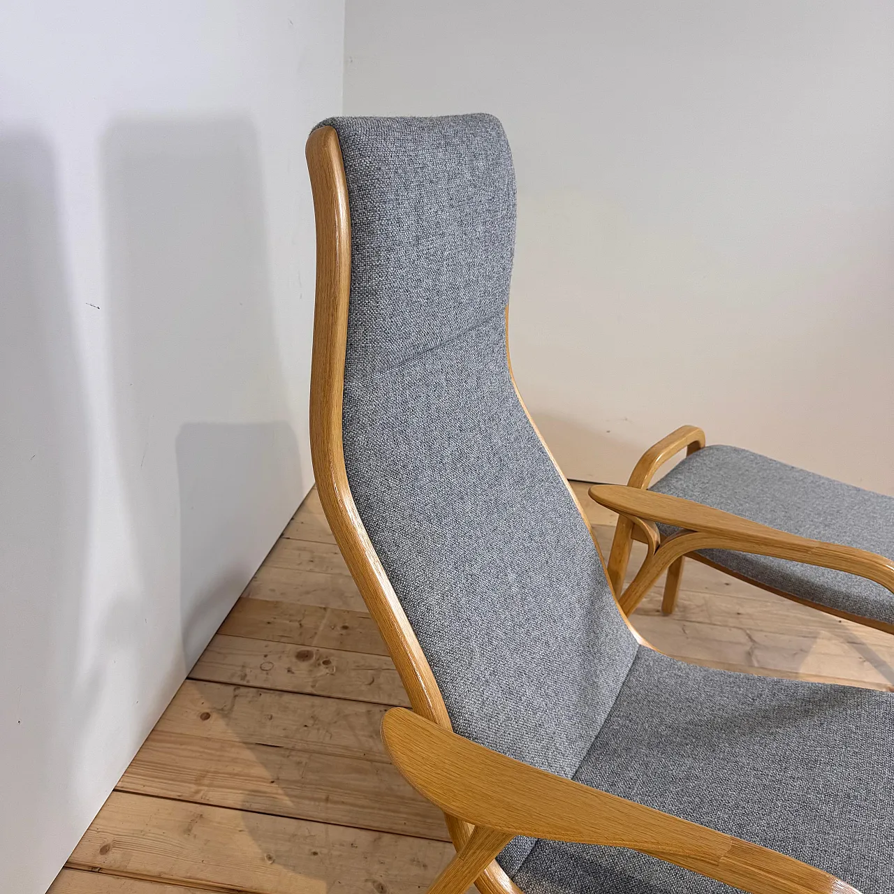 Poltrona Lamino di Yngve Ekström in legno e tessuto grigio, anni ’60 6