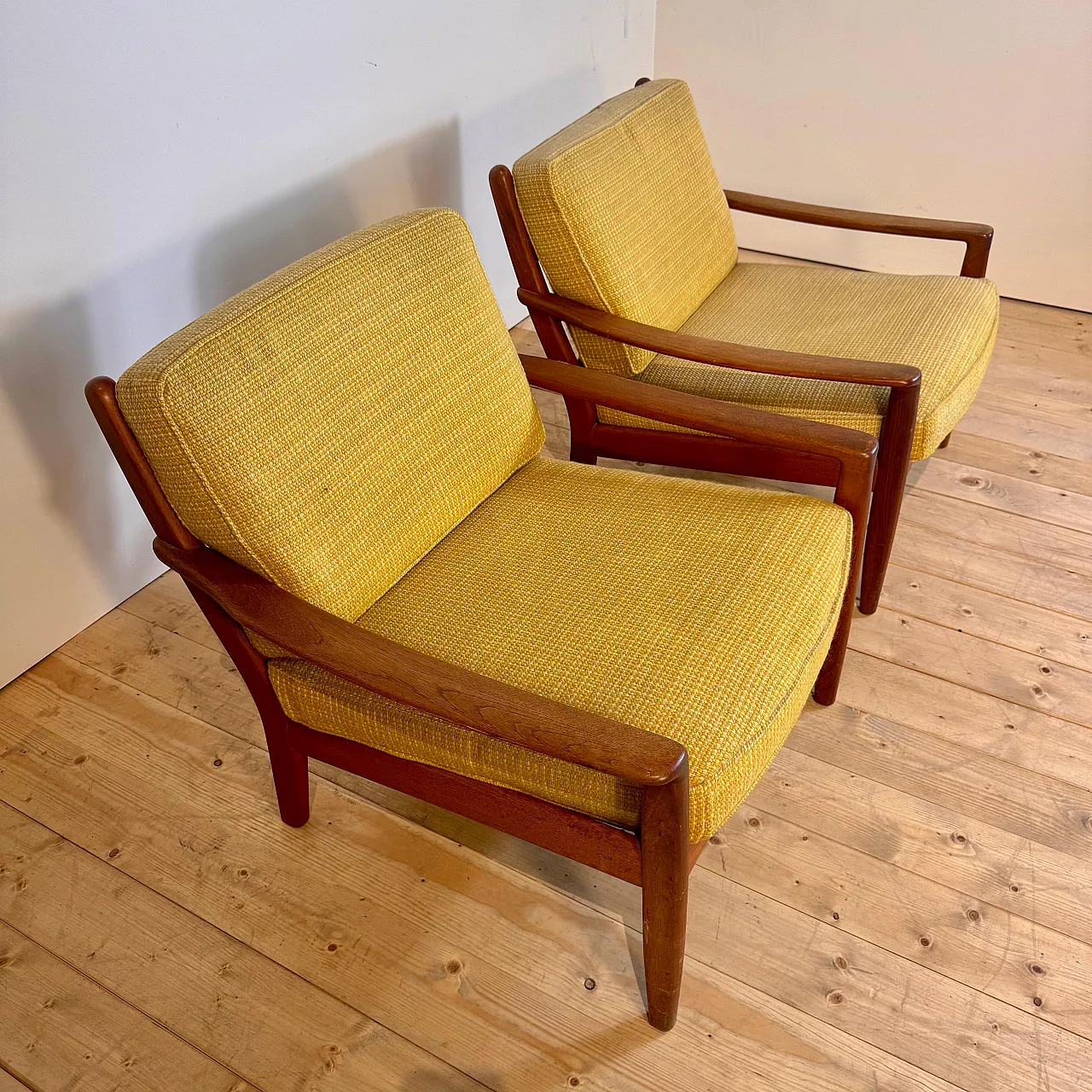 Coppia di poltrone danesi in teak Scandinavian Modern, anni ’60 3