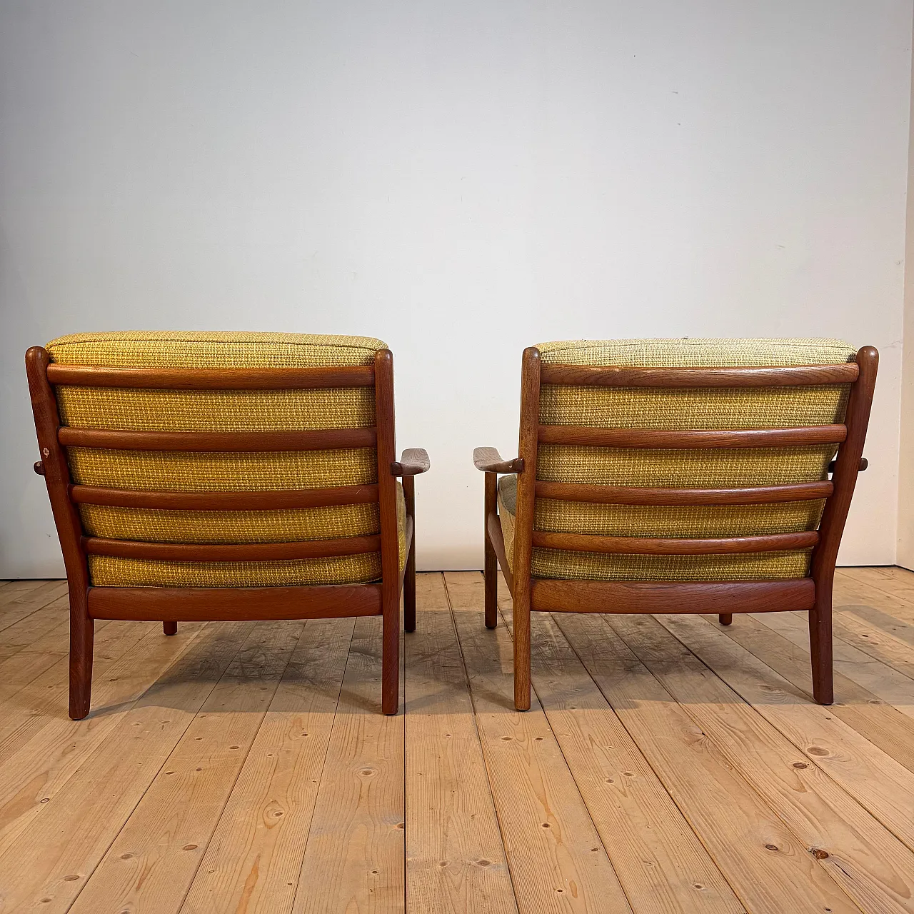 Coppia di poltrone danesi in teak Scandinavian Modern, anni ’60 5