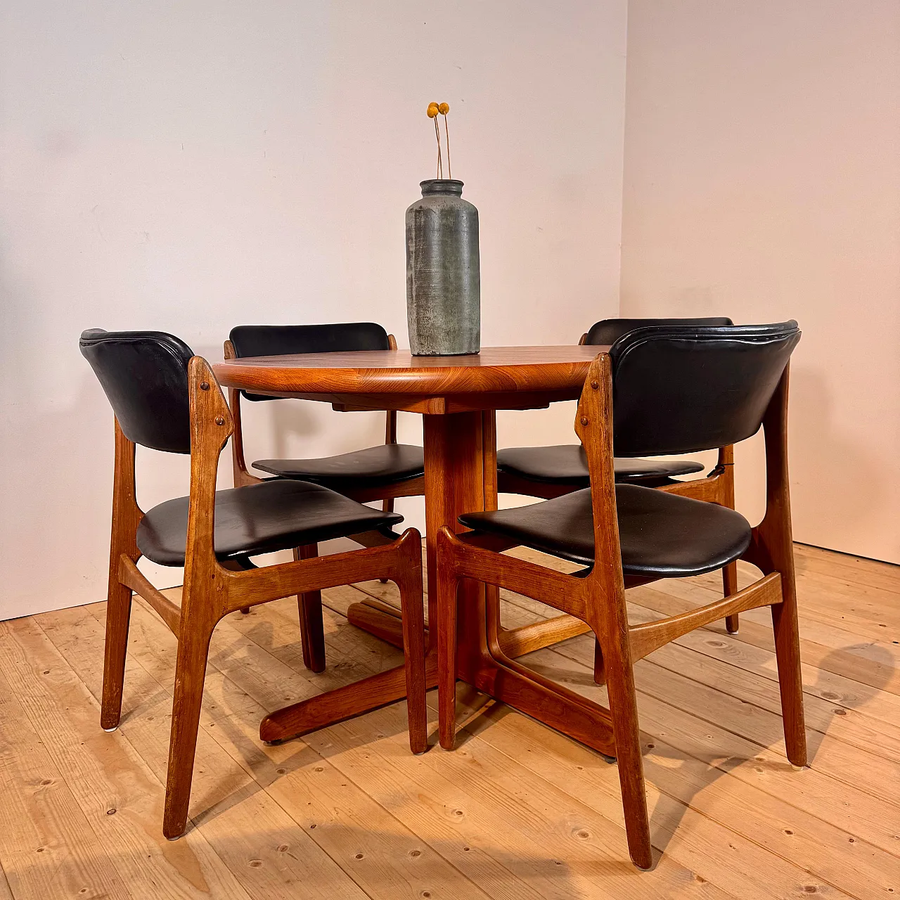 Round extendable dining table in Danish teak, 1960s 2