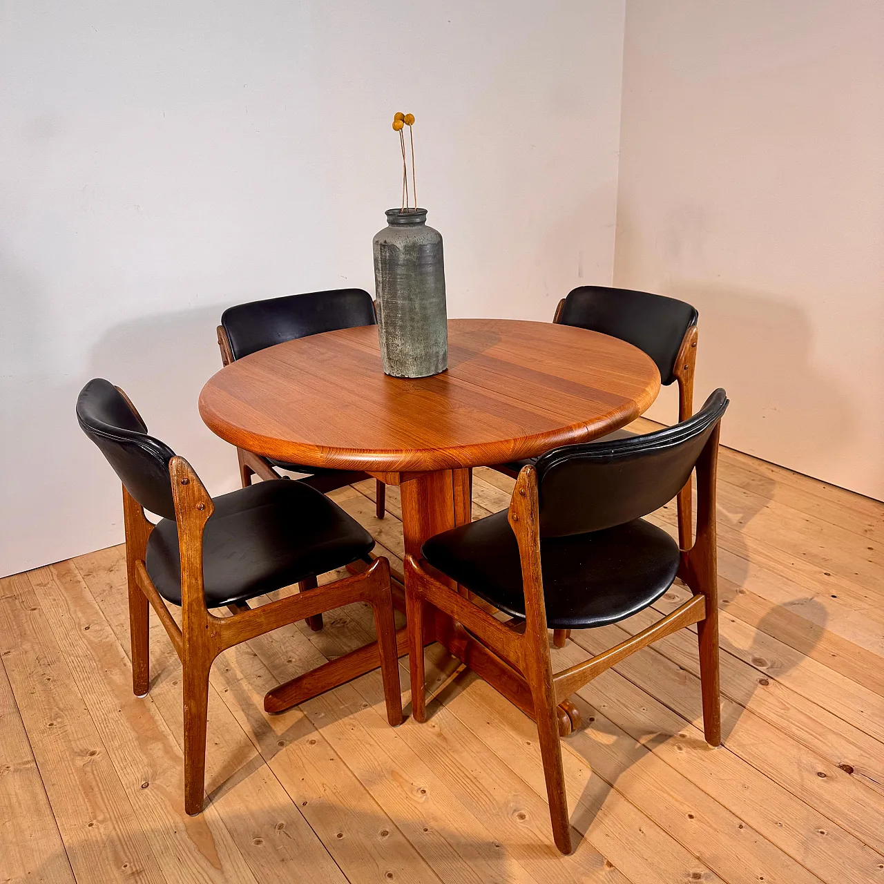 Round extendable dining table in Danish teak, 1960s 3