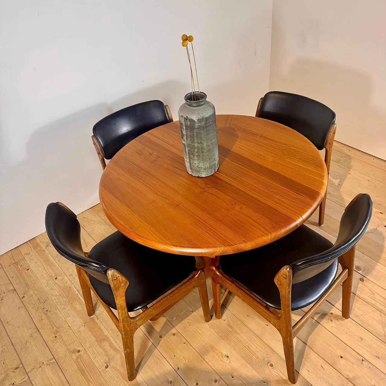 Round extendable dining table in Danish teak, 1960s 4