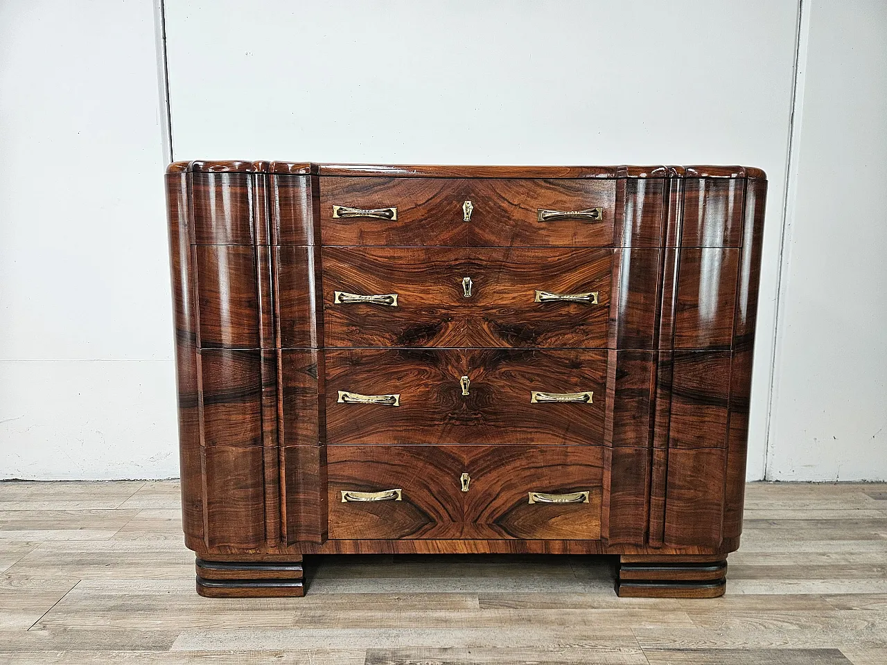 Decò chest of drawers in walnut with drawers and brass handles, 1940s 1