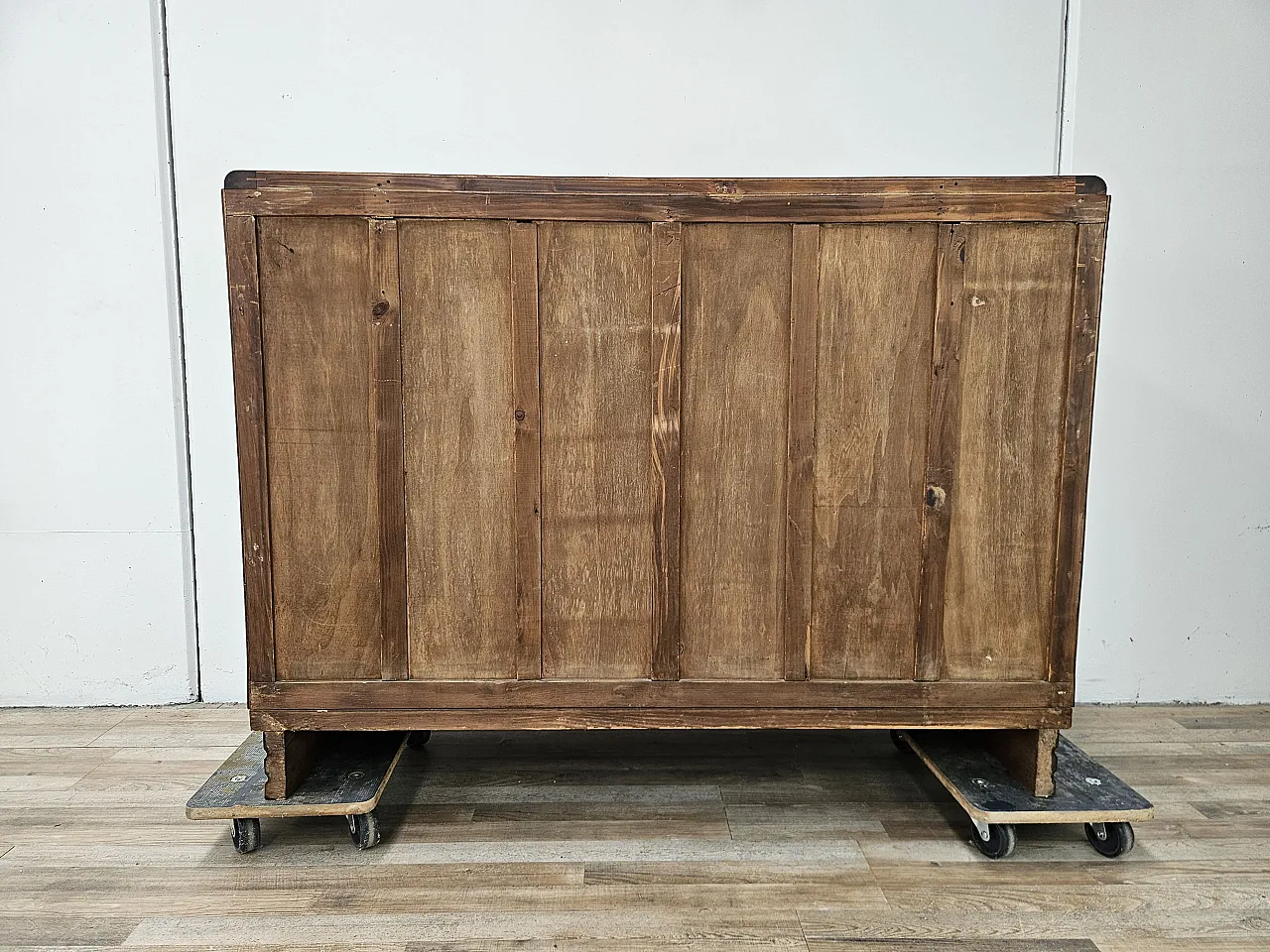 Decò chest of drawers in walnut with drawers and brass handles, 1940s 20