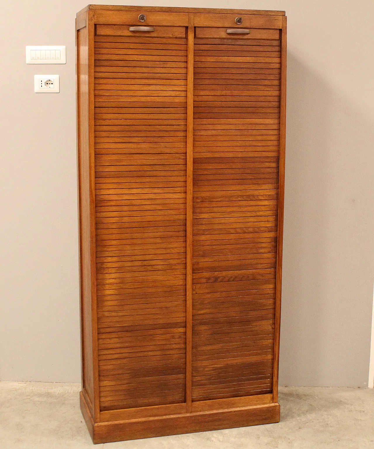 Filing cabinet with oak archive filing shutter, early 1900s 1