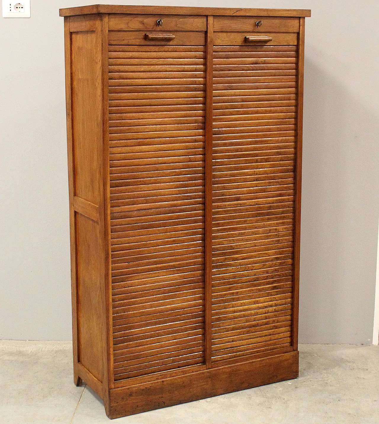 Filing cabinet with oak archive filing shutter, early 1900s 1