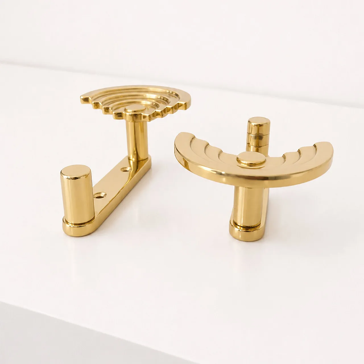 Appendiabiti SE 314 di Ettore Sottsass per Valli & Valli in ottone,90s 6