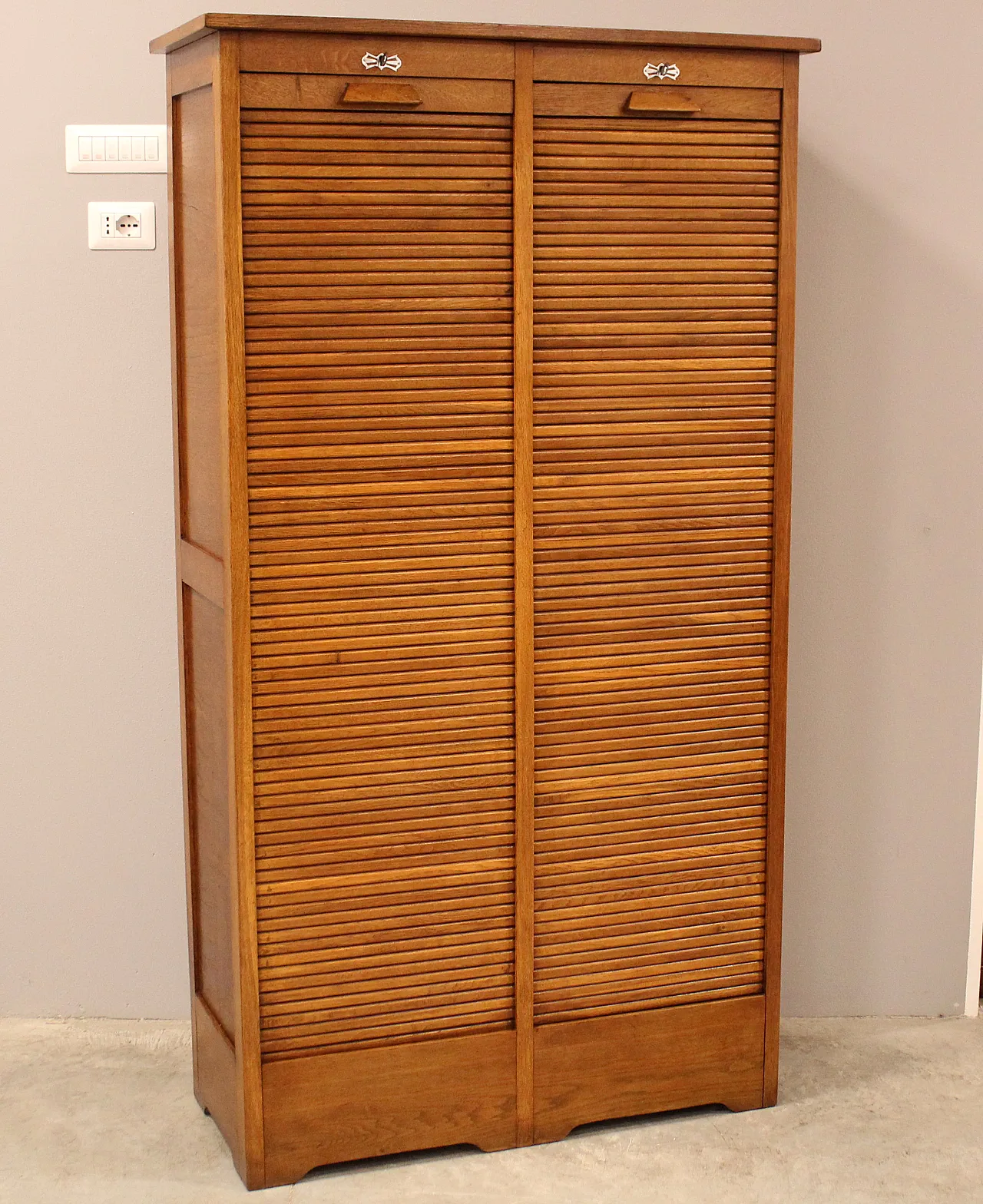 Filing cabinet with oak archive filing shutter, early 1900s 1