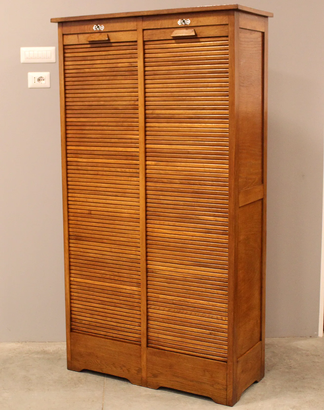 Filing cabinet with oak archive filing shutter, early 1900s 2