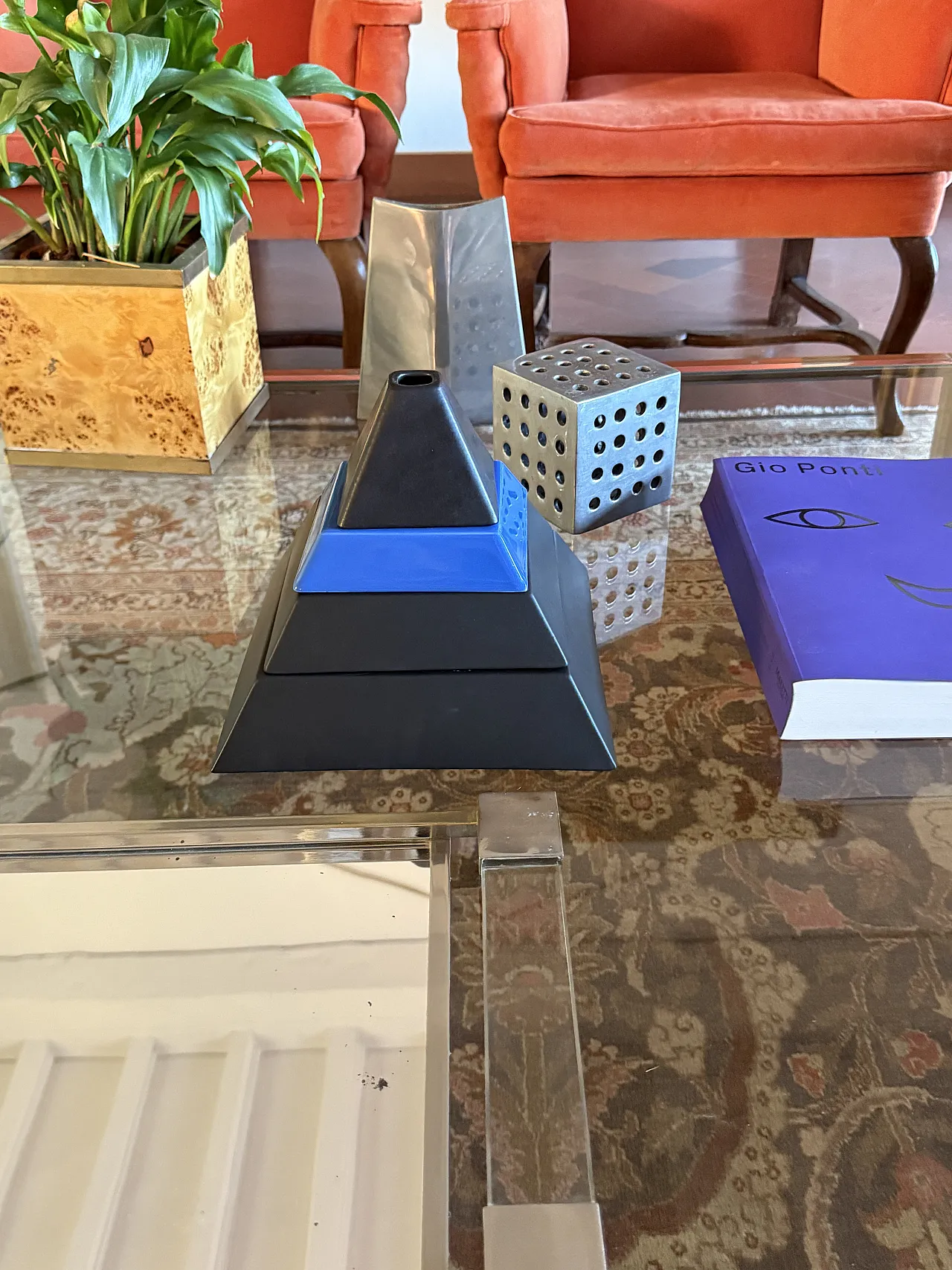Pyramid-shaped ceramic centrepiece, Amalgames France 1980 4