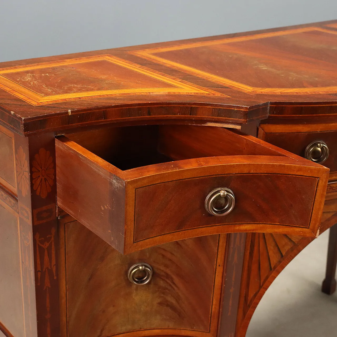 Victorian style servant in mahogany with inlays, 20th century 3
