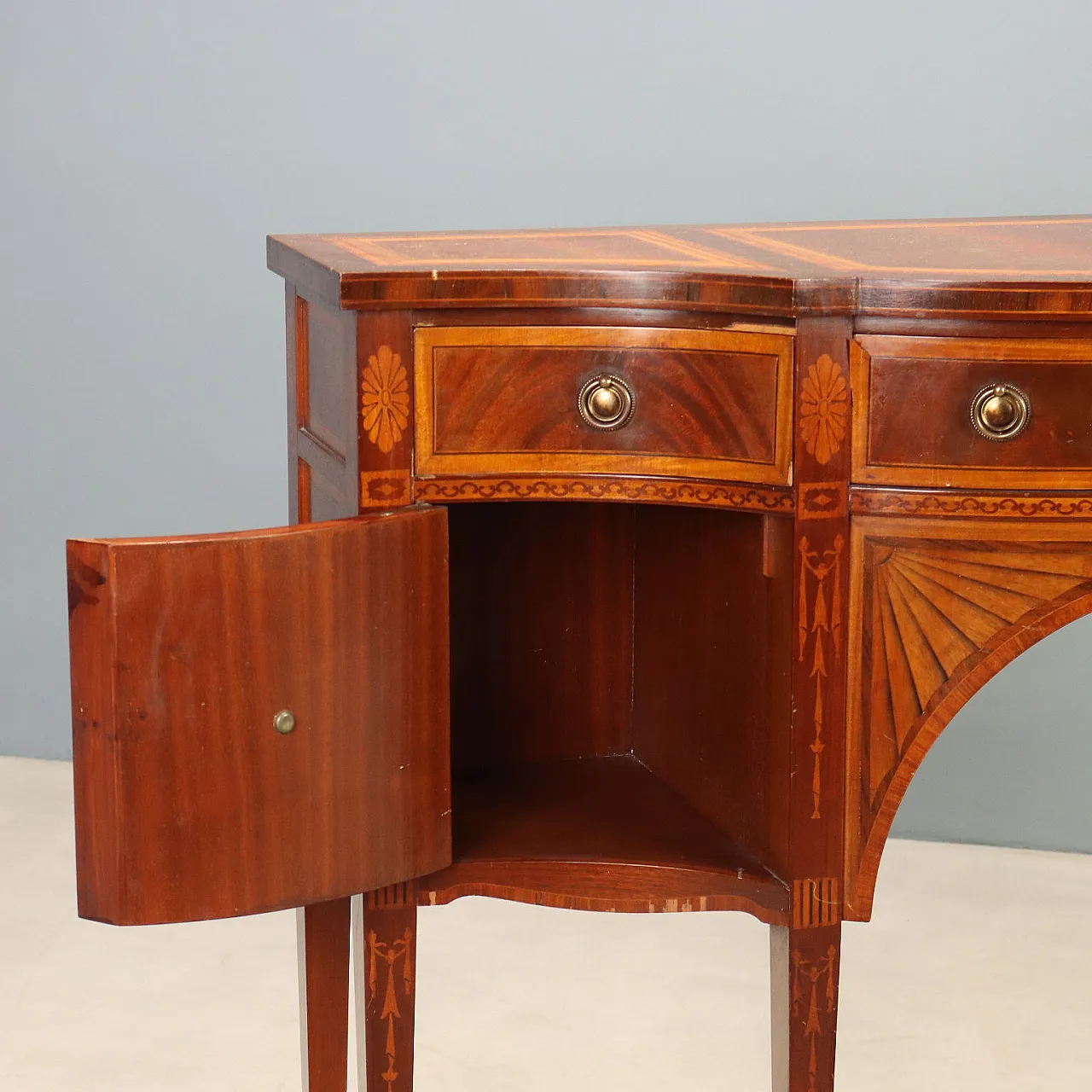Victorian style servant in mahogany with inlays, 20th century 5