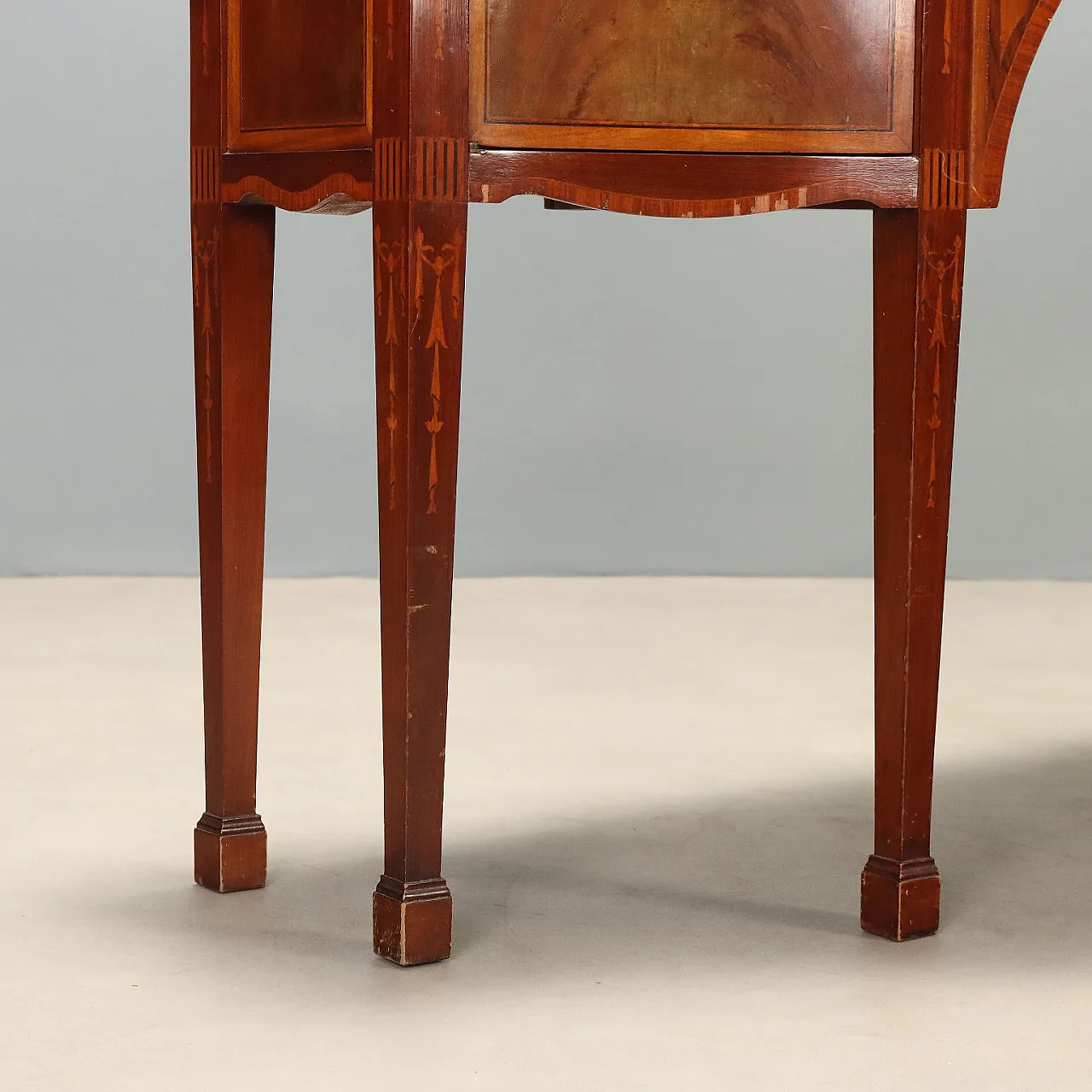 Victorian style servant in mahogany with inlays, 20th century 9