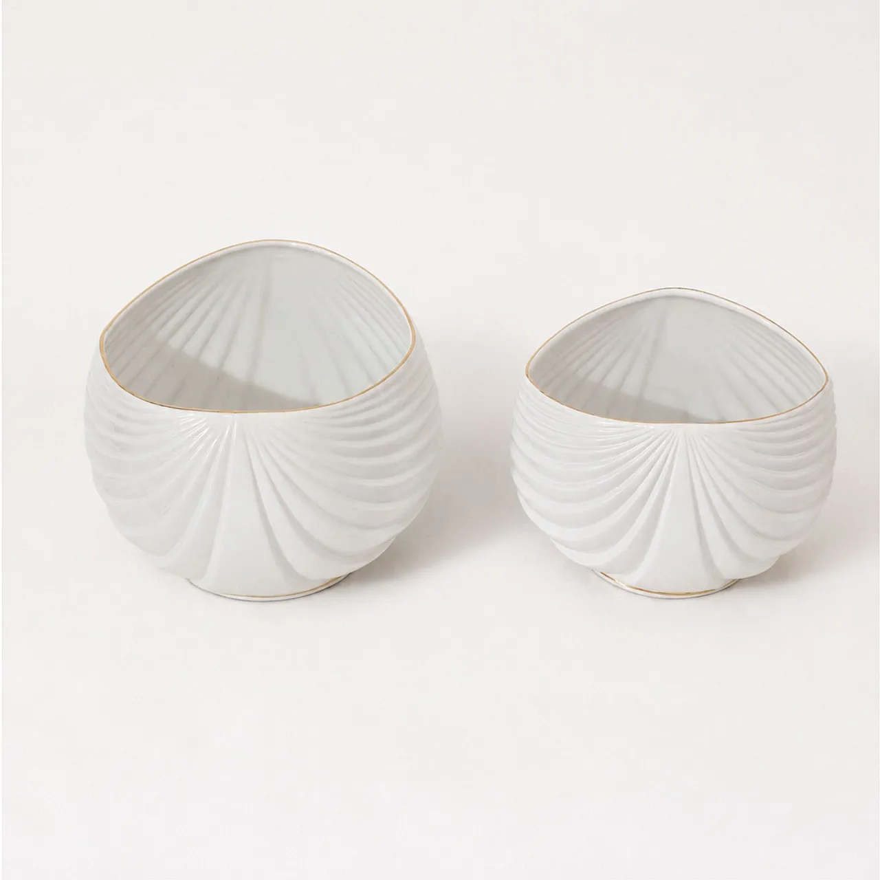 Pair of Gio Ponti style white and gold ceramic vases, 1970s 1