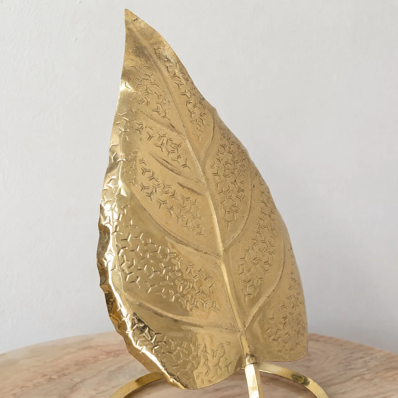 Tommaso Barbi style leaf-shaped brass lamp, Italy, 70s 1