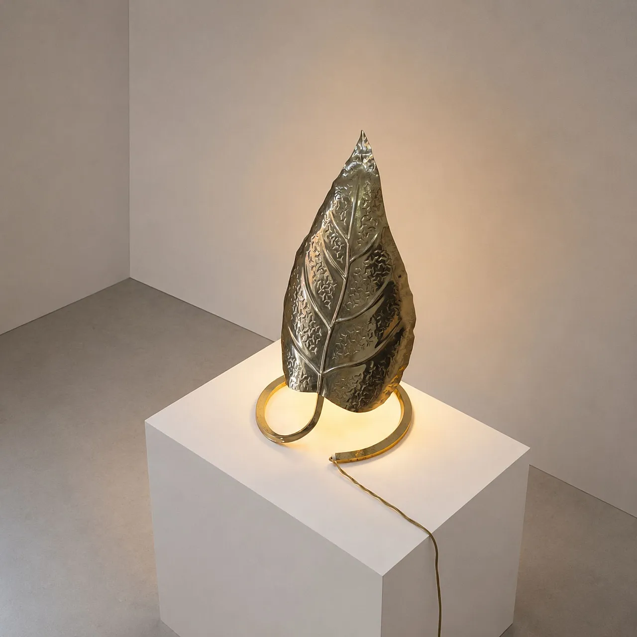 Tommaso Barbi style leaf-shaped brass lamp, Italy, 70s 2