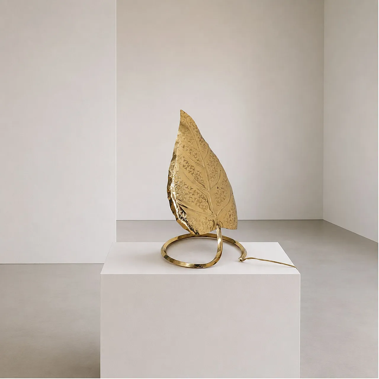 Tommaso Barbi style leaf-shaped brass lamp, Italy, 70s 5